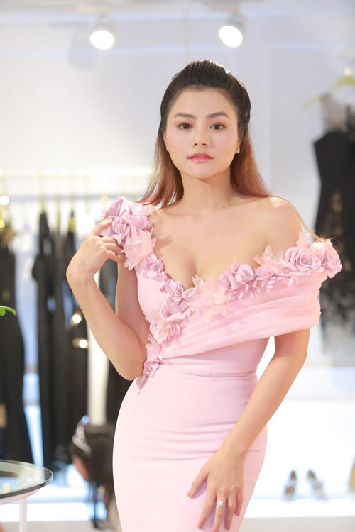 Tiểu sử Vũ Thu Phương: Cựu chân dài đắt giá tại showbiz Việt 4 Vũ Thu Phương là ai