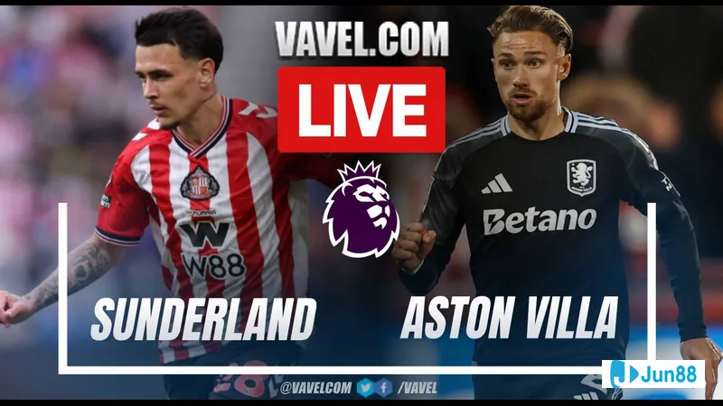 Các cầu thủ Sunderland và Aston Villa tranh chấp bóng trên sân cỏ